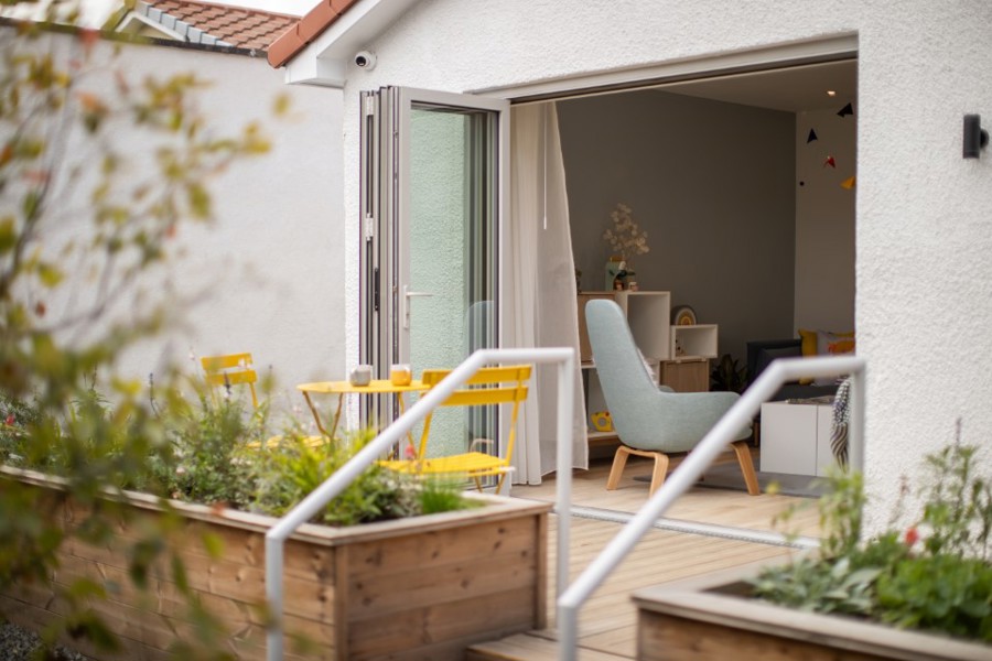 Image of the recovery room as seen from the garden