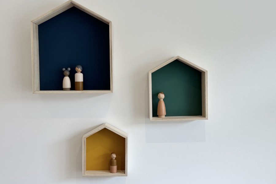 Image of the interview room with detail of wall hangings